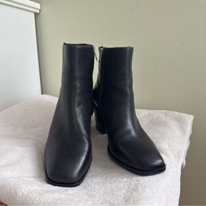 Frye women’s black leather heeled boots Sz8.5